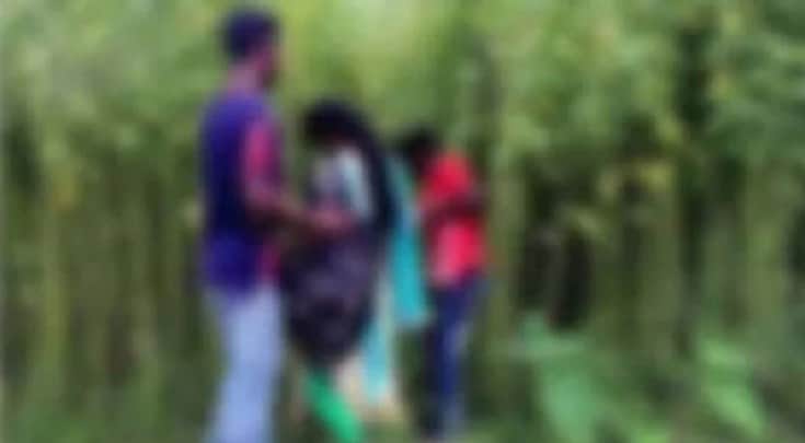 সন্ধ্যা নামতেই দুই প্রেমিকার ওপর ঝাঁপিয়ে পড়ল দুই প্রেমিক