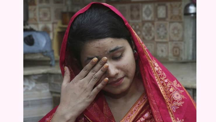 স্ত্রী’র দাবি নিয়ে বাংলাদেশে ভারতীয় নারী