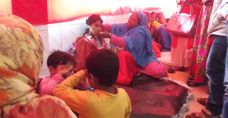 ঝিনাইদহ সদর হাসপাতালে নার্স-আয়া মিলে রোগীকে মারধর