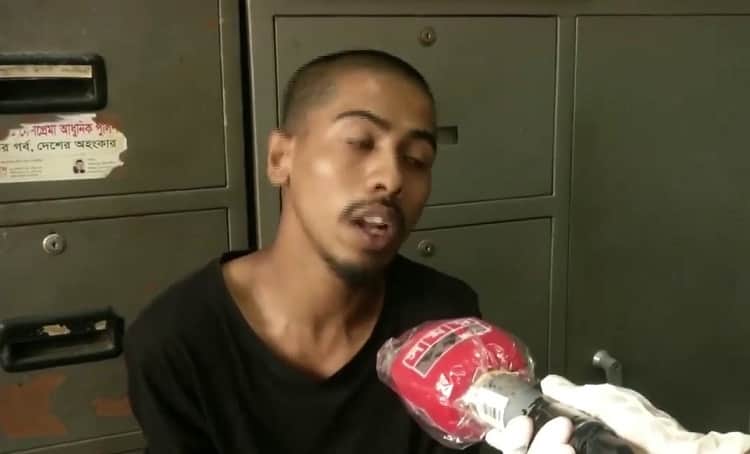 পলিথিনে মুড়ে নবজাতককে ফেলতে গিয়ে যুবক ধরা