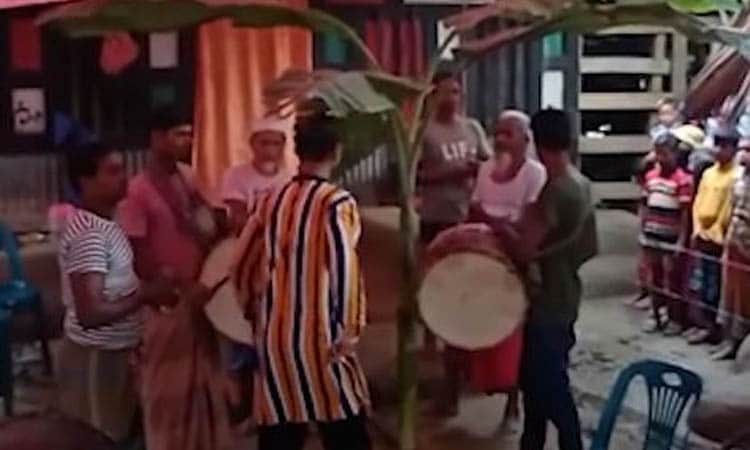 ৩৭ হাজার টাকা চুক্তি, টানা ২ দিন ঢাকঢোল পিটিয়ে ‘সাপে কাটা’ রোগীর চিকিৎসা!