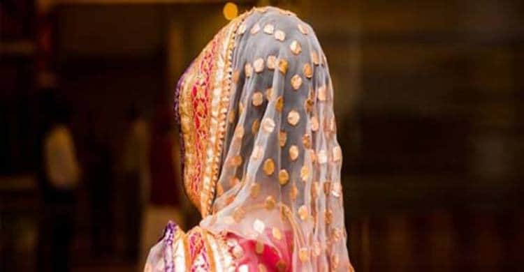 প্রেমিকার বাড়িতে প্রেমিক