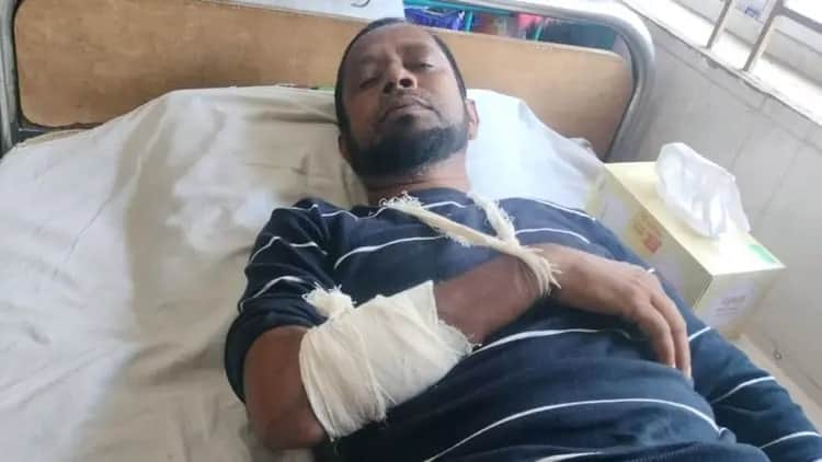 গাজীপুরে বিএনপি নেতাকে কুপিয়ে টাকা ছিনতাই