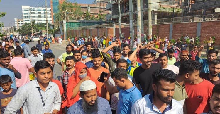গাজীপুরে ষষ্ঠ দিনের মতো চলছে শ্রমিকদে সড়ক অবরোধ