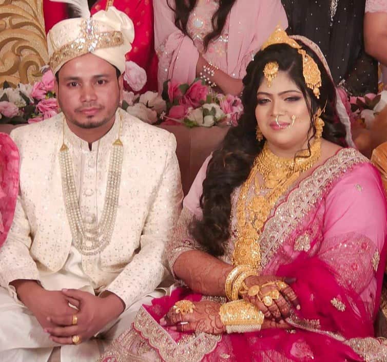 হবু স্ত্রীর স্বপ্নপূরণে হেলিকপ্টারে চড়ে বিয়ে করতে আসলেন শ্রাবণ