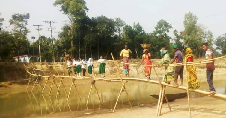 কমলগঞ্জে ২৫ গ্রামের মানুষের যাতায়াতের ভরসা বাঁশের সাঁকো