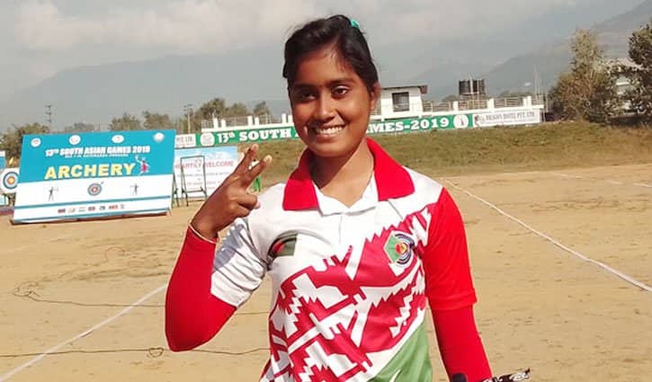 বিয়ের পিঁড়ি থেকে পালানো ইতি খাতুন পেলেন ১১ লাখ টাকা