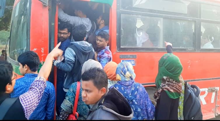 বেড়েছে শিক্ষার্থী, বাড়েনি বাস