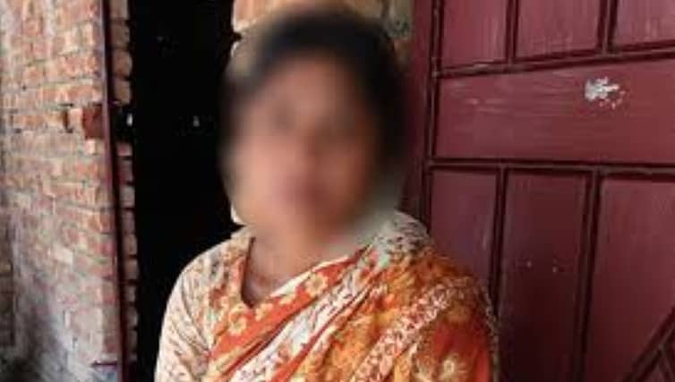 নিজের বাসায় দুই নারীসহ ইউপি সদস্য ধরা