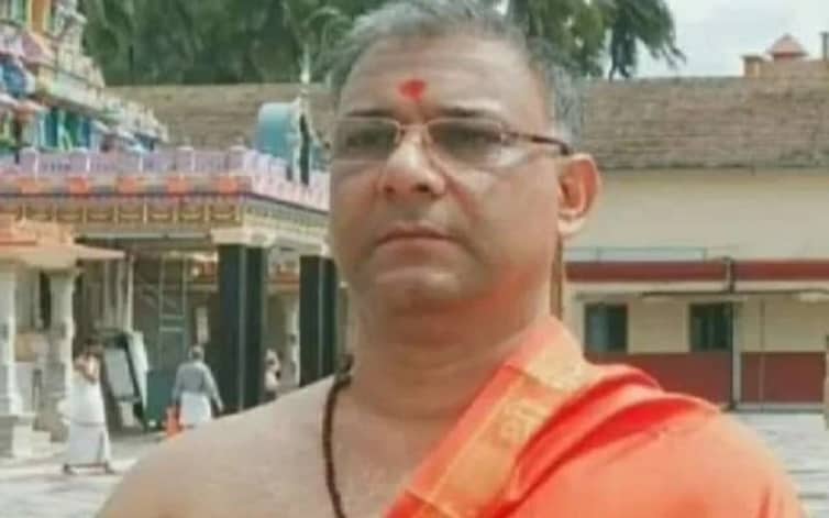 ভারতে গরু জবাই নিষিদ্ধের দাবি রাম মন্দিরের ভূমি পূজার প্রধান পুরোহিতের