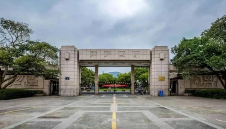 চীনে বিশ্ববিদ্যালয়ের এক শিক্ষার্থী বহিষ্কার