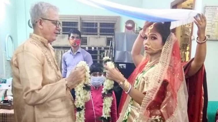 পত্রিকায় বিজ্ঞাপন দিয়ে ৭২ বছর বয়সে বিয়ে
