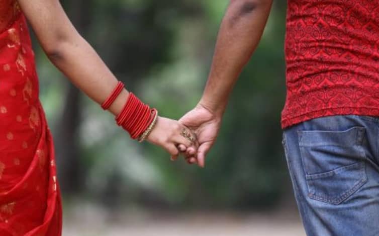 স্বামীর অতিরিক্ত ভালোবাসা, তালাক চান স্ত্রী