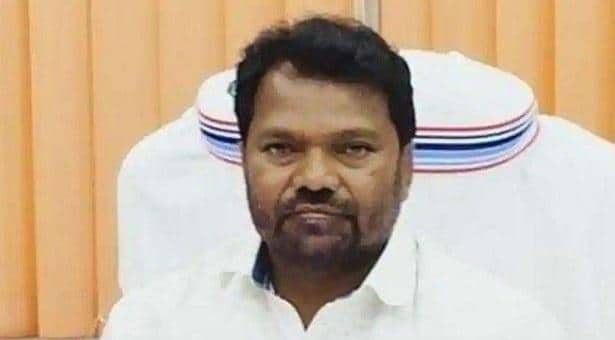 কটাক্ষের মুখে একাদশ শ্রেণিতে ভর্তি হলেন শিক্ষামন্ত্রী