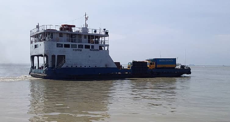 ১২ ঘণ্টা পর দৌলতদিয়া-পাটুরিয়ায় ফেরি চলাচল শুরু