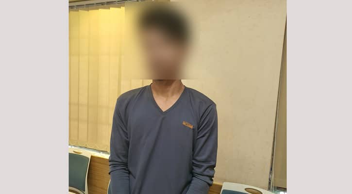 মোটরসাইকেল চোর সন্তানকে পুলিশের হাতে তুলে দিলেন মা