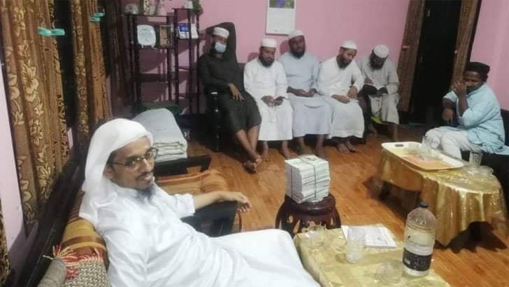 হাটহাজারী মাদ্রাসায় হঠাৎ ছাত্র বিক্ষোভ