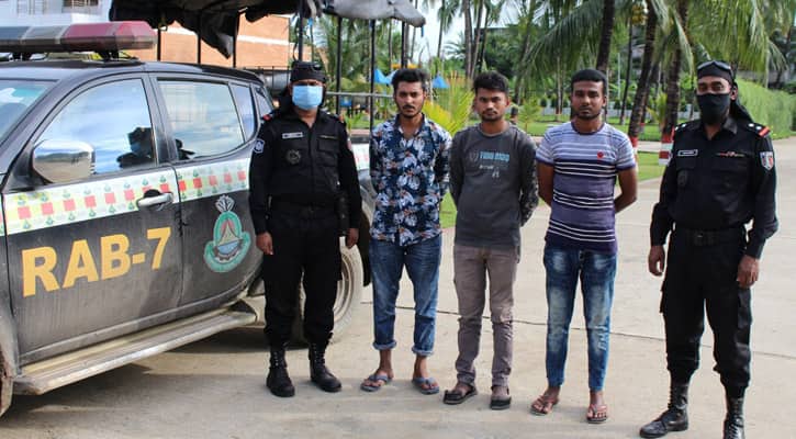 পুলিশের নামে পরিবহন থেকে চাঁদা আদায়, র্যাবের হাতে আটক ৩