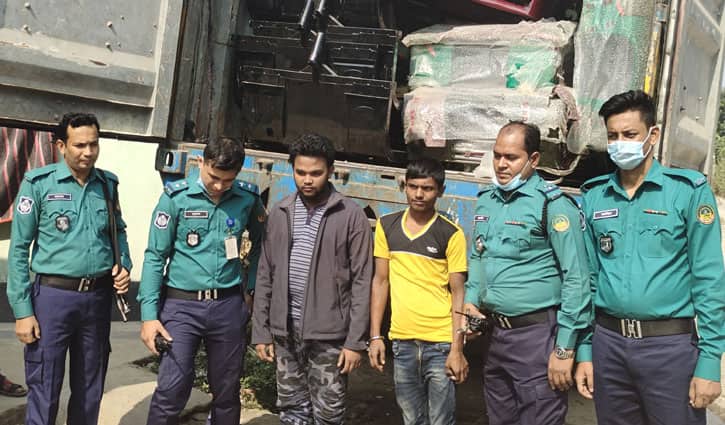 পূবাইল থেকে লুট হওয়া মালামাল জব্দ, গ্রেপ্তার ২