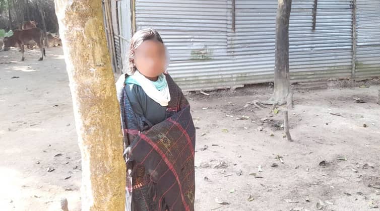 শীত উপেক্ষা করে সারা রাত অনশনে প্রেমিকা, খোঁজ নেই প্রেমিকের