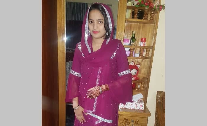 পুলিশ দরজা ভেঙে দেখে খাটের উপর পড়ে আছে নববধূ তামান্নার দেহ