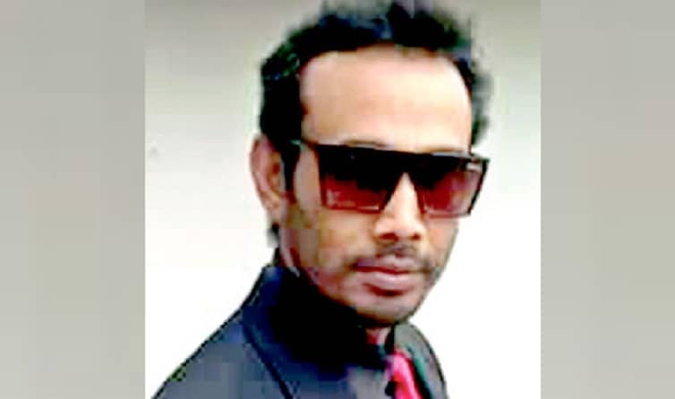 প্রাথমিক বিদ্যালয়ের শিক্ষক চাকরি করেন কলেজেও!