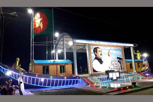 কুমিল্লা পুলিশ লাইন্স মাঠে ১০০ ফুট দৈর্ঘ্যের বঙ্গবন্ধু তরণী মঞ্চ