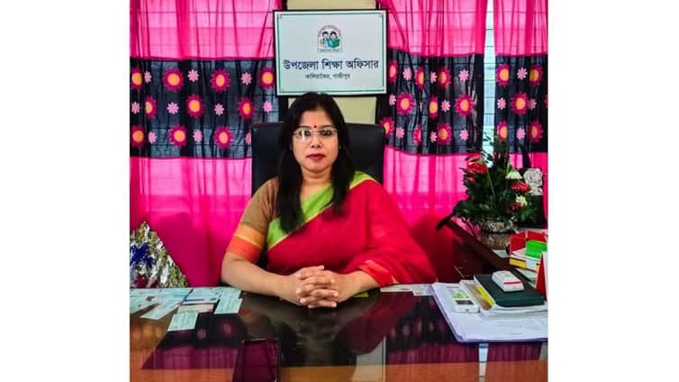 সংবর্ধনা নিয়ে বিপাকে শ্রেষ্ঠ উপজেলা শিক্ষা অফিসার