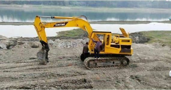 শীতলক্ষ্যার তীরে মাটি কাটার অভিযোগ, লাখ টাকা জরিমানা