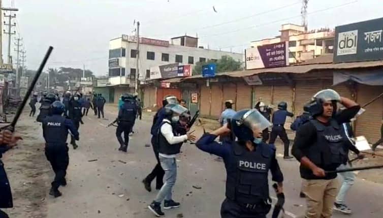 ভাস্কর্য ভাঙচুরের প্রতিবাদী সমাবেশে আ’লীগের দুই গ্রুপের সংঘর্ষে আহত ১০