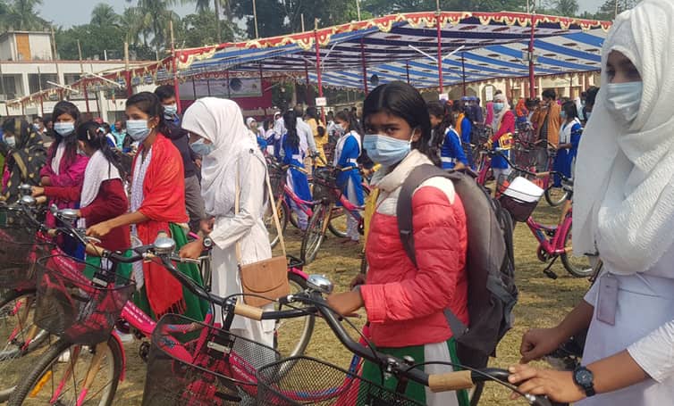 গোলাপি বাইসাইকেল পেল ৩৫৯ স্কুলছাত্রী