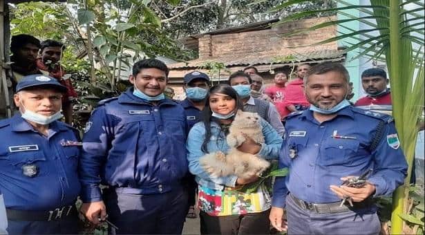 ৪ দিন অভিযান চালিয়ে বিড়ালটিকে উদ্ধার করল পুলিশ
