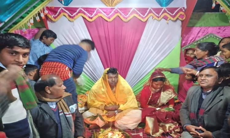 ৭০ দিন অবস্থানের পর অবশেষে বিয়ের পিড়িতে সেই দুলালী!