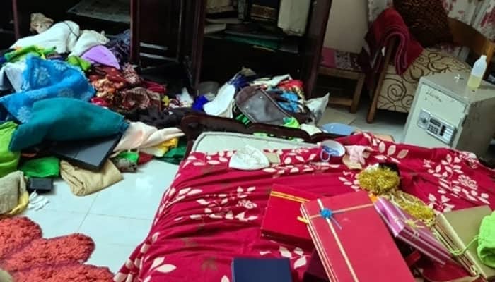 গ্যাস লাইন চেক করার কথা বলে ডাকাতি