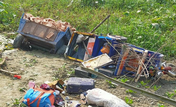 সড়কেই নিভে গেল অন্তঃসত্ত্বার প্রাণ