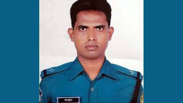 তিনি একজন ভয়ঙ্কর ‘ডাকাত’ পুলিশ