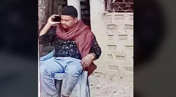 সাপ খেলা দেখিয়ে স্বর্ণালংকার-টাকা নিয়ে পালালেন সাপুড়ে