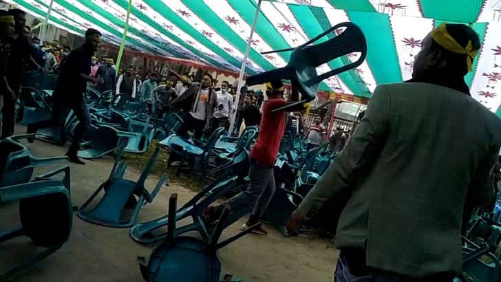 জুনিয়রদের নাম আগে ঘোষণা, ছাত্রলীগের অনুষ্ঠানে চেয়ার ছোড়াছুড়ি ও ভাংচুর