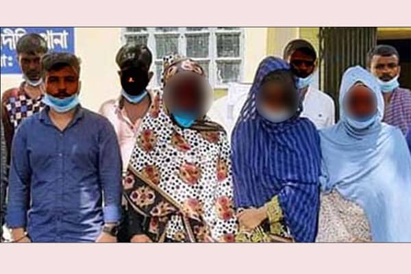 আবাসিক হোটেলে আপত্তিকর অবস্থায় ৮ নারী-পুরুষ ধরা