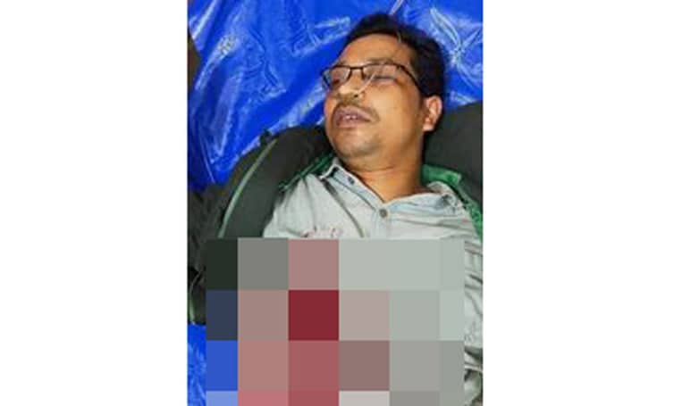 তুচ্ছ ঘটনায় বন্ধুর বুকে ছুরি বসাল বন্ধু