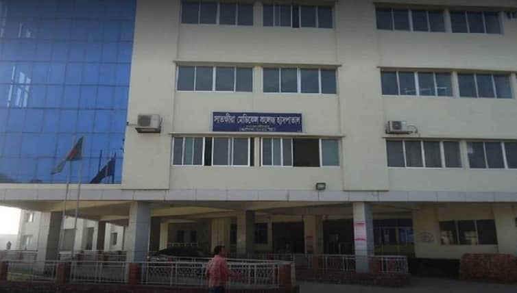হঠাৎ হাসপাতালের পাঁচতলায় ছাত্রীর চিৎকার