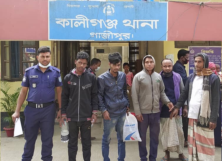 কালীগঞ্জে যাত্রী সেজে অটোরিক্সা চুরি, গ্রেপ্তার ৫