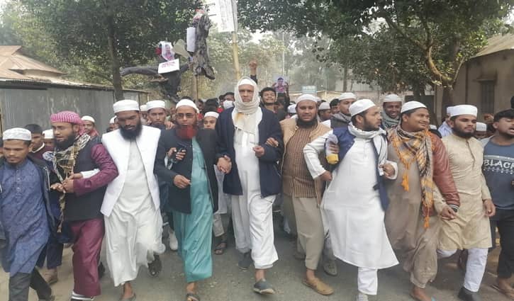 শ্রীপুরে ইমাম লাঞ্ছিত, প্রতিবাদে বিক্ষোভ
