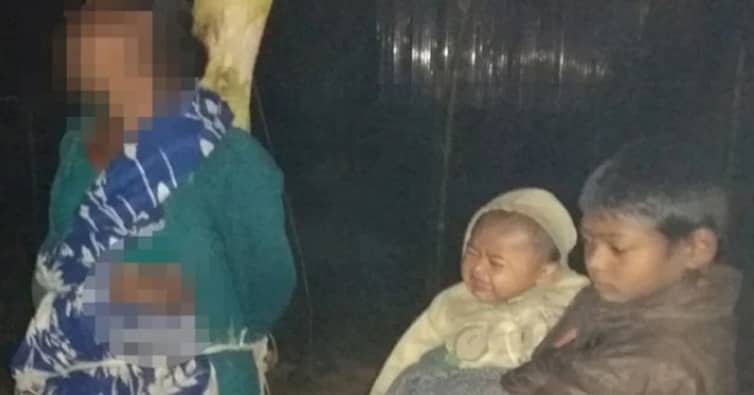 গাছে বেঁধে রাখা হলো মাকে, বুকের দুধের জন্য কান্না করছে শিশু!