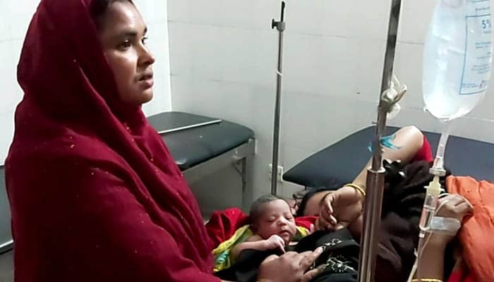 সাহায্য করেনি কেউ, হাসপাতালের সিঁড়িতেই সন্তান জন্ম