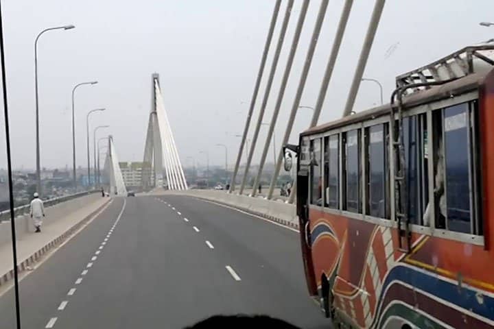 ভাষার দিবসে গাড়িতে উচ্চস্বরে হিন্দি গান, গাড়িসহ চালক আটক