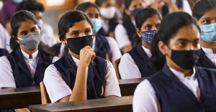 খুলছে দিল্লির সব স্কুল, ক্লাস চলবে অনলাইনেও