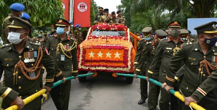 বগুড়ায় সেনাপ্রধান জেনারেল আজিজ আহমেদকে বিদায়ী সংবর্ধনা