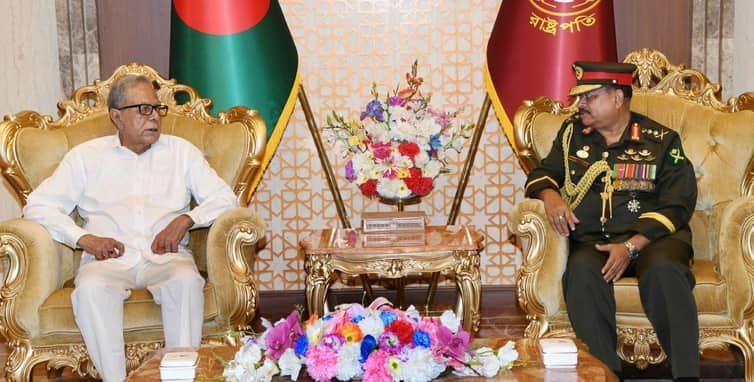 রাষ্ট্রপতির সাথে বিদায়ী সেনাপ্রধান আজিজ আহমেদের সাক্ষাৎ