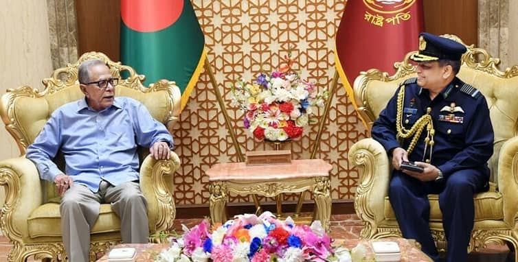 রাষ্ট্রপতির সাথে বিদায়ী বিমান বাহিনী প্রধানের সাক্ষাৎ